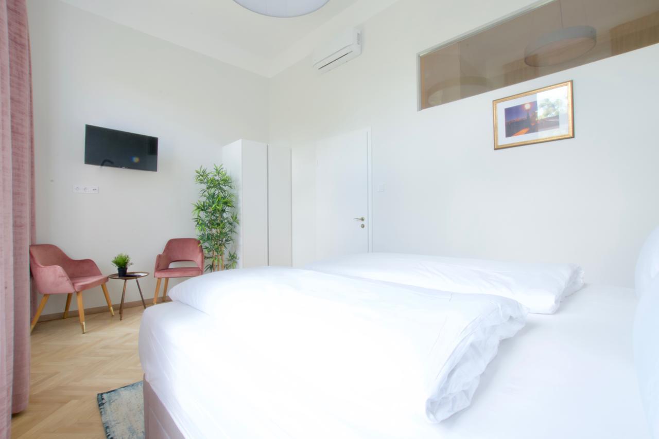 Europest Luxury Suites Budapest Exterior photo