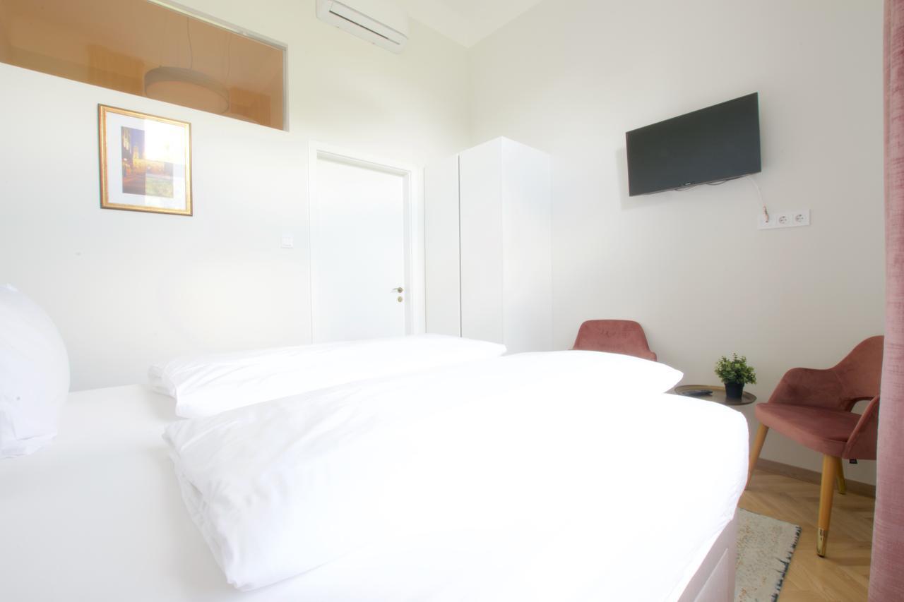 Europest Luxury Suites Budapest Exterior photo